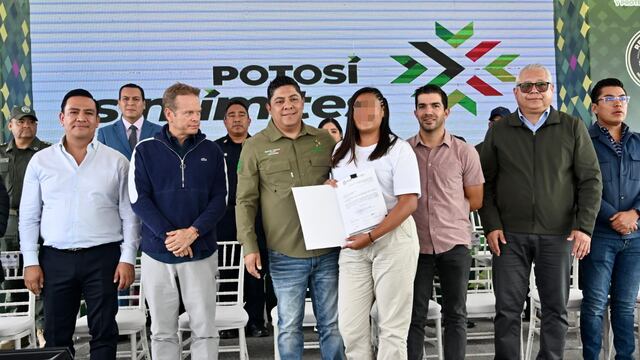 Ricardo Gallardo entrega pre liberaciones en Centro Estatal de Reinserción Social de La Pila