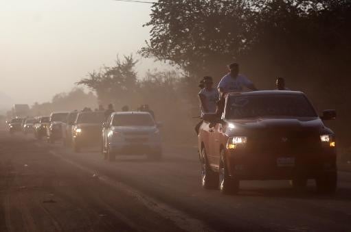 Patrullaje de autodefensas en Apatzingán. Foto: Enrique Castro / AFP