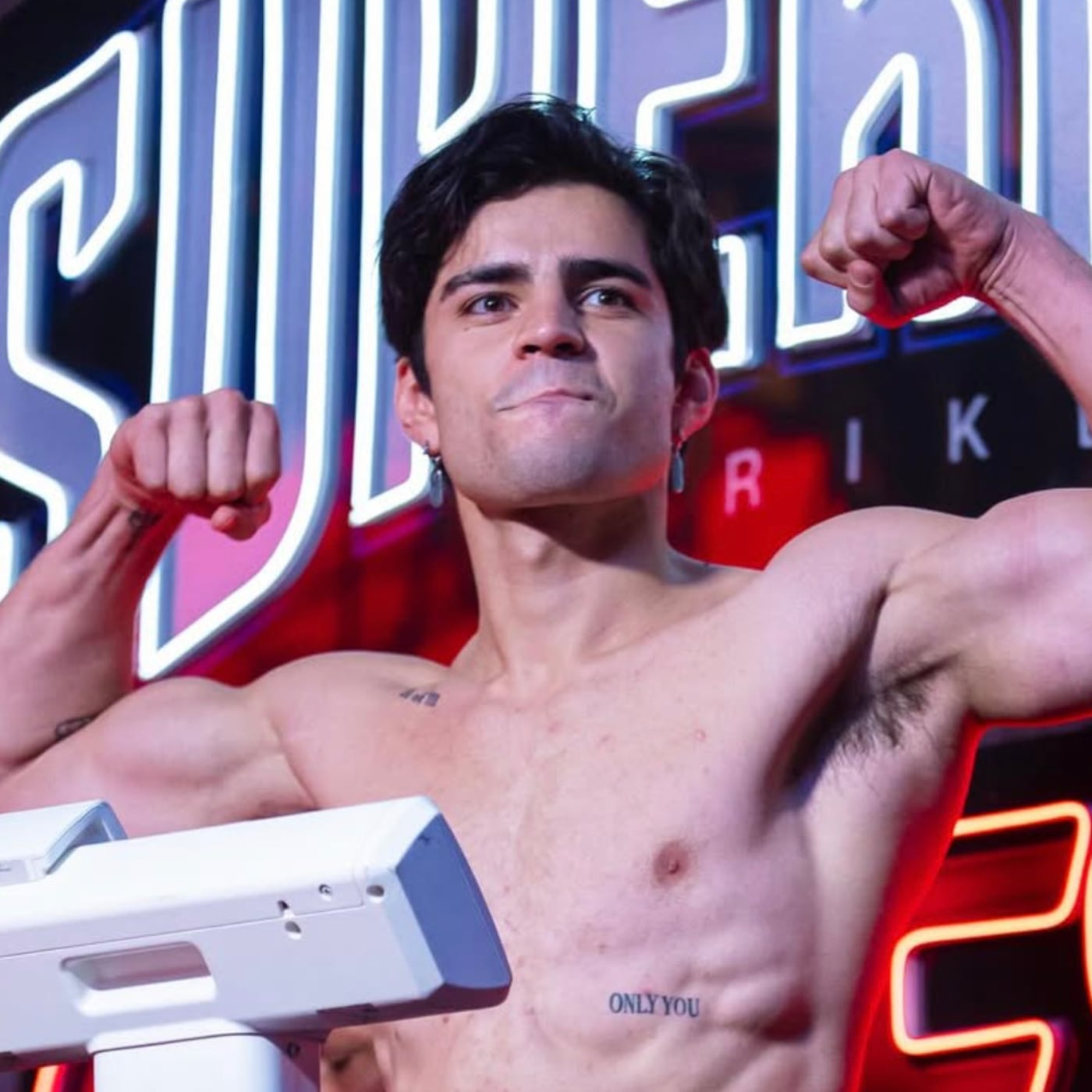 Aaron Mercury celebra que su rostro quedó intacto tras pelea en Supernova: Génesis