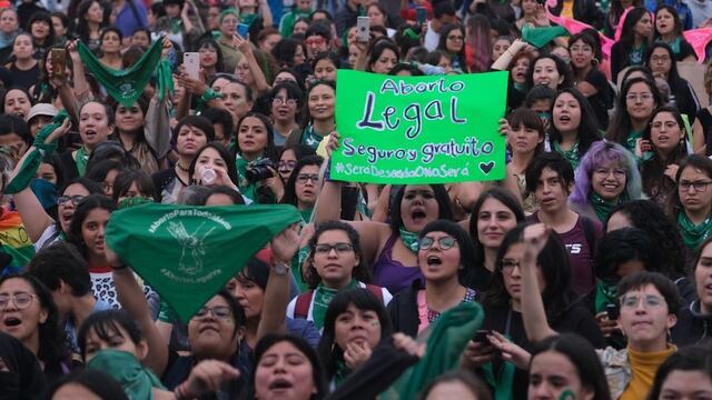 Mujeres se manifiestan a favor de la legalización del aborto