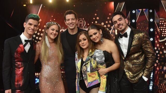 Yahir con finalistas de La Academia