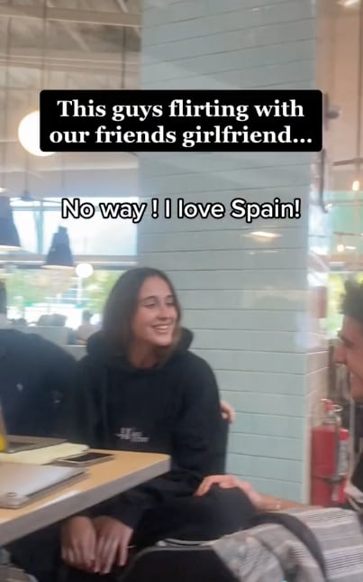 Le coquetean enfrente de su novio, le vale y termina dándole su celular