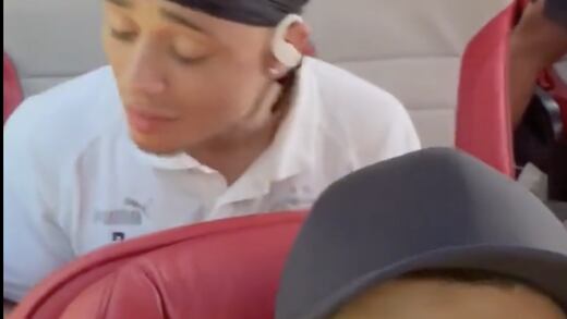 Erick Gutiérrez capta a joya del PSV cantando canción de Peso Pluma