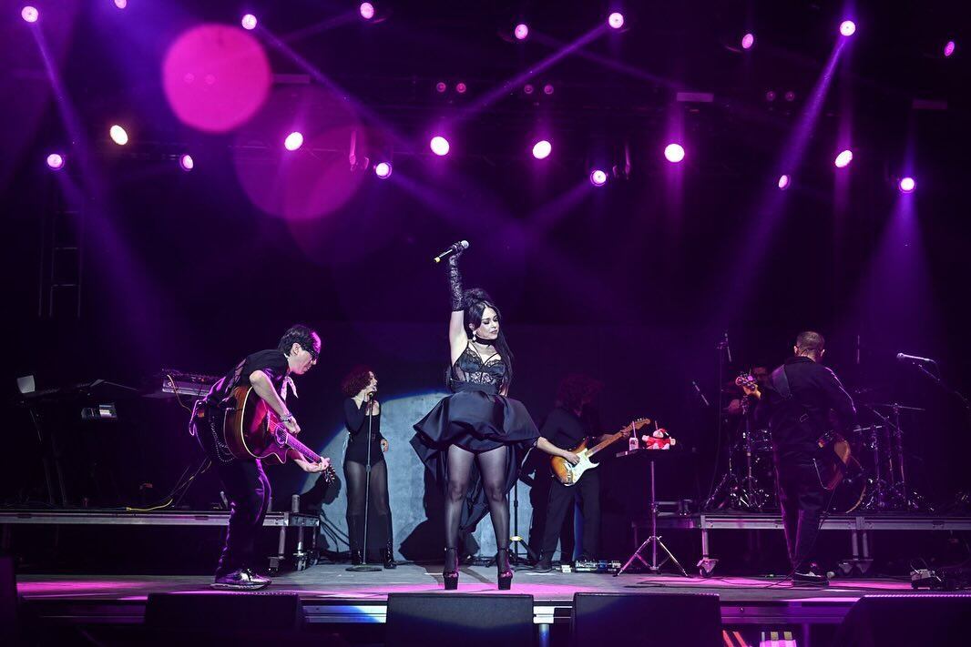 El regreso de Belanova decepciona a sus fans porque en vivo suenan bien feo, se quejan (VIDEO)