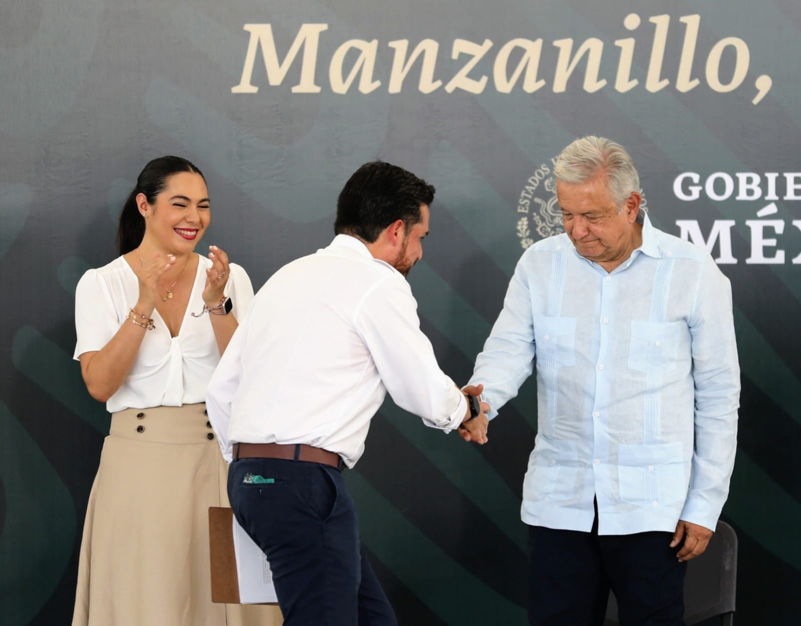AMLO y Zoé Robledo