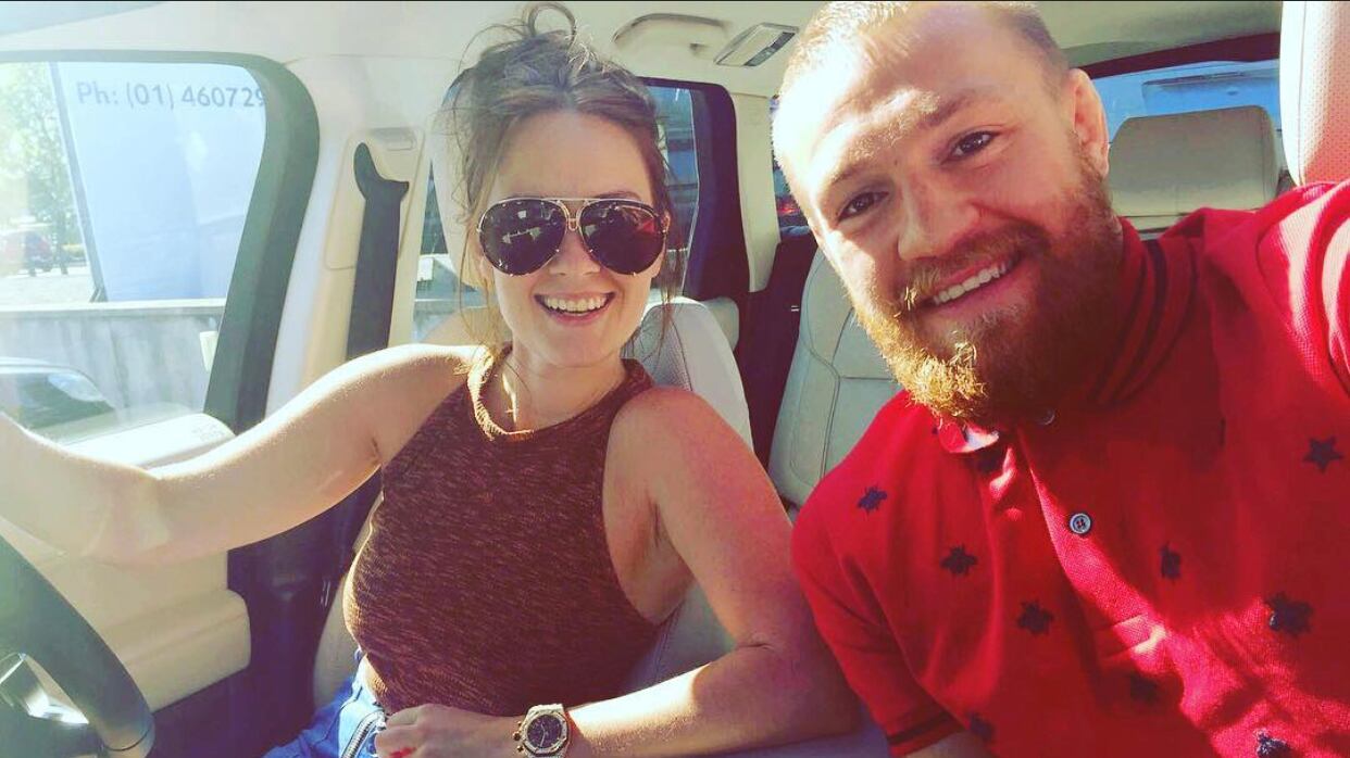 Conor McGregor presume la llegada de su tercer hijo