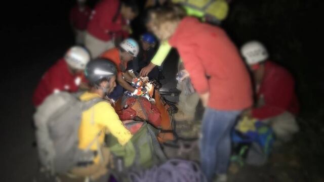 Rescatan a escalador en Huaxtla