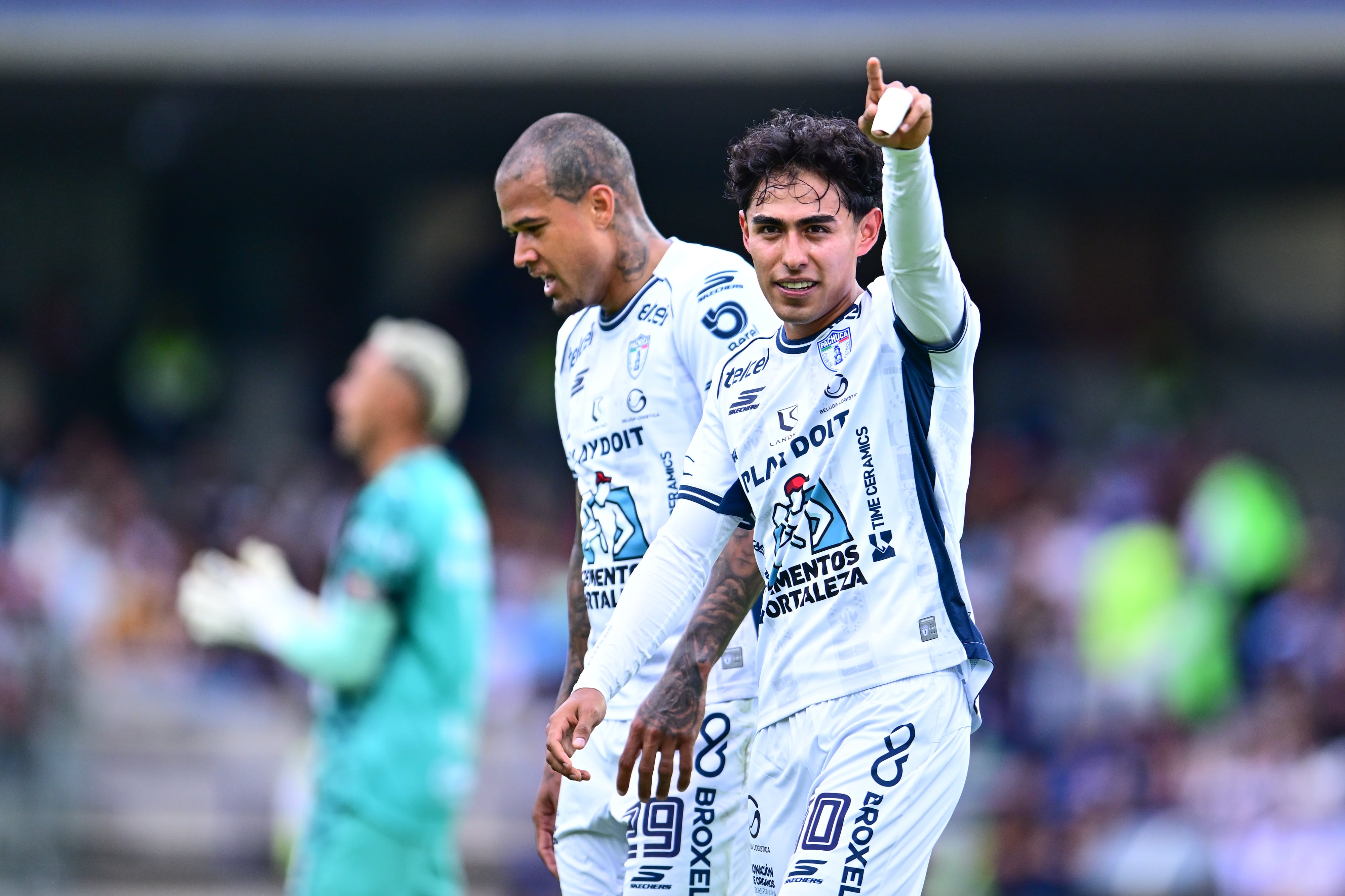 Pachuca aplasta a Pumas en su debut del Apertura 2026.