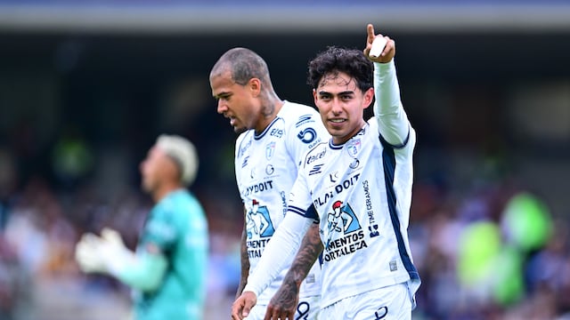 Pachuca aplasta a Pumas en su debut del Apertura 2026.