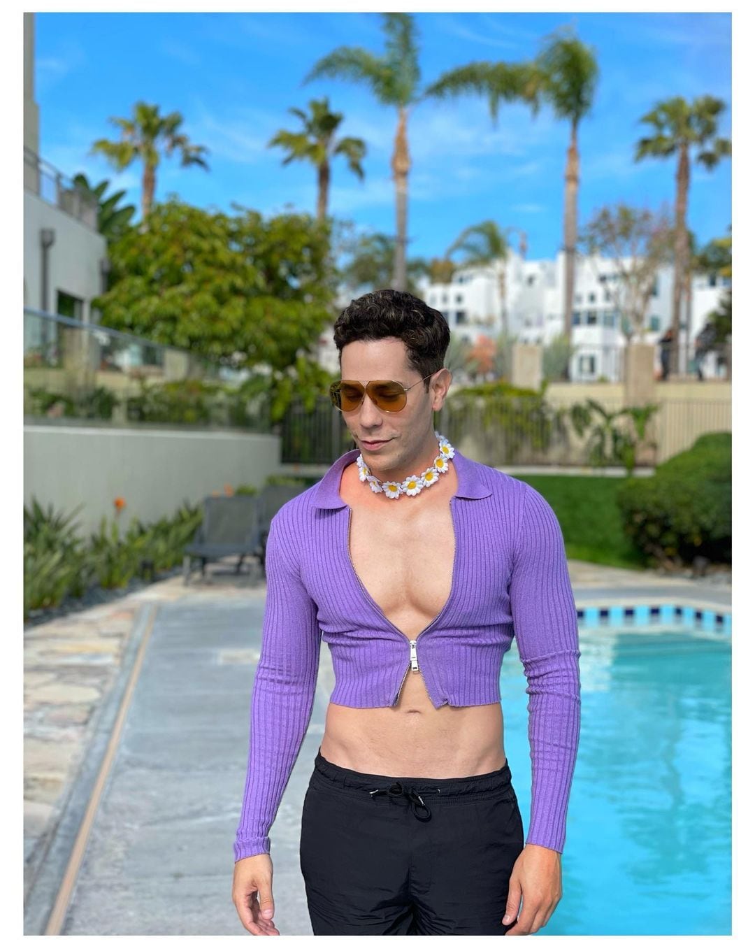 Christian Chávez en crop top