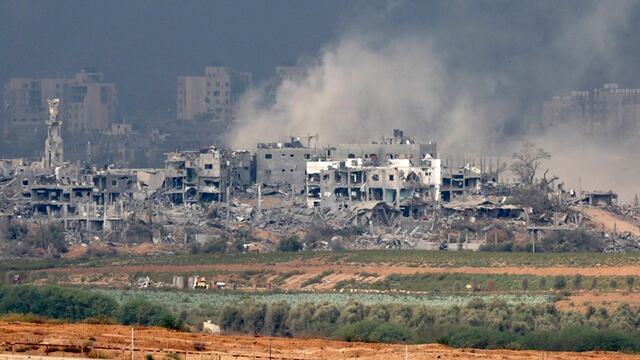 Explosión tras un ataque aéreo en la parte norte de la Franja de Gaza, vista desde Sderot, sur de Israel, este 14 de noviembre.