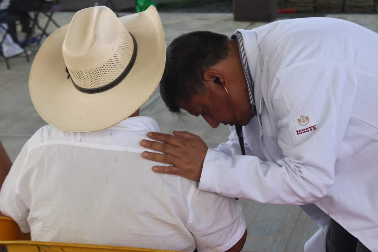 EPOC es un padecimiento que reduce el flujo del aire en los pulmones, provocando inflamación, obstrucción de bronquios