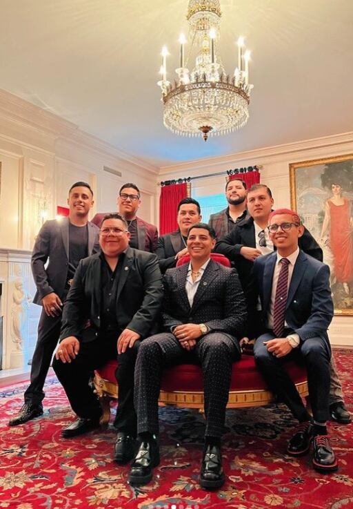 Eduin Caz y Grupo Firme