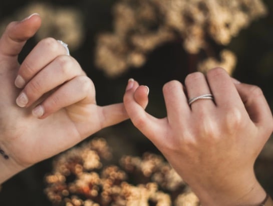 Manos de pareja
