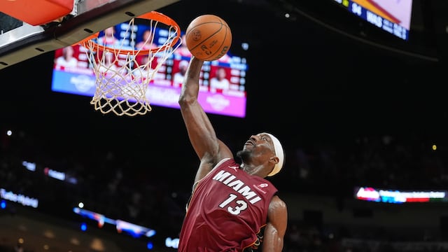 Bam Adebayo anota 83 puntos en la NBA y supera récord de Kobe Bryant.