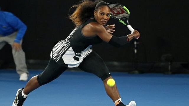 Serena Williams prepara remate.