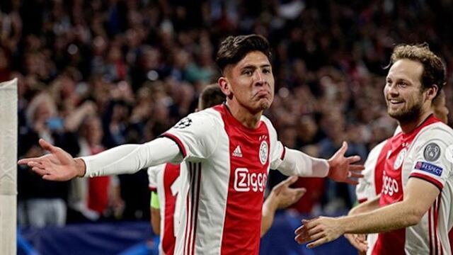 Edson Álvarez en un partido con el Ajax
