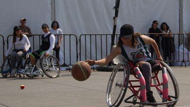Personas con discapacidad. AMLO pide a empresarios más plazas de empleo.