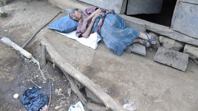 Señora en la calle Guatemala