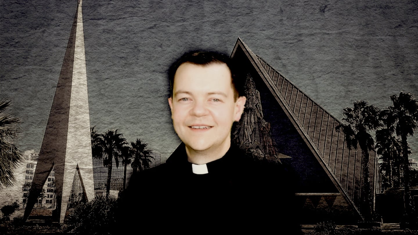 Qué le pasó al padre Adam Kotas? Ahora vende artículos bendecidos y exorcizados para alejar al mal de tu casa