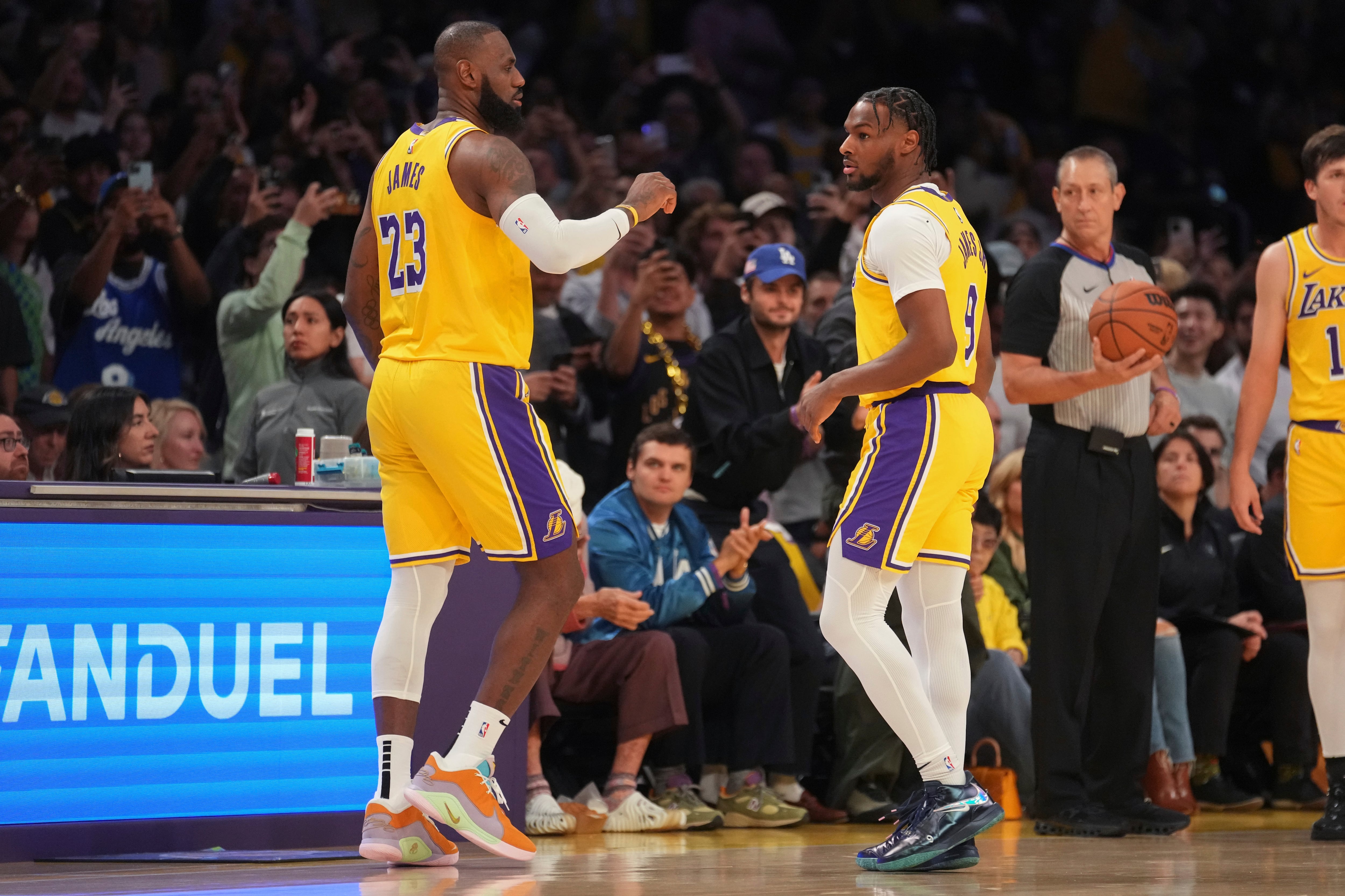 Bronny y LeBron James en la NBA.