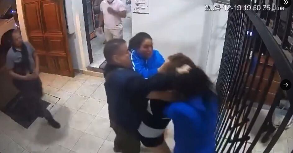 María Elena Ríos pelea con otra mujer en hospital de Oaxaca