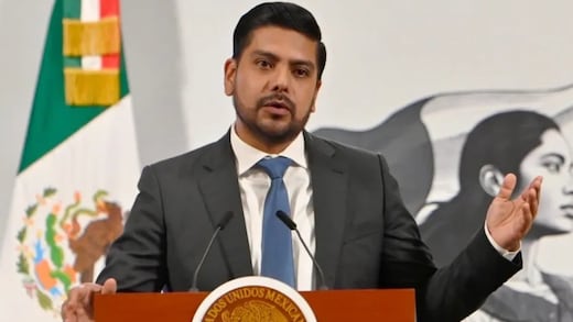 ¿Quién es Adolfo Cerqueda Rebollo? Alcalde de Nezahualcóyotl