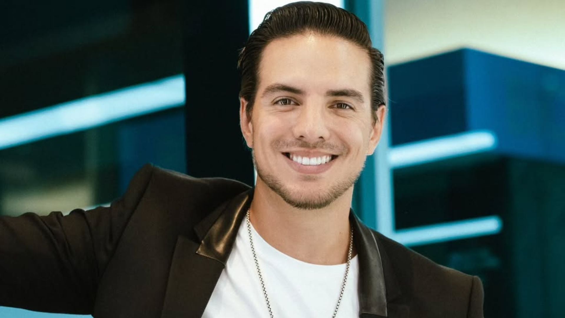 Vadhir Derbez