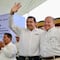 Alejandro Armenta recibió premio de Pemex a nombre de Puebla