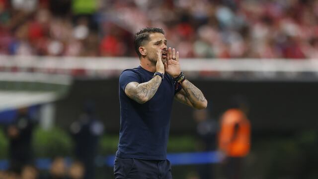 Fernando Gago con Chivas.