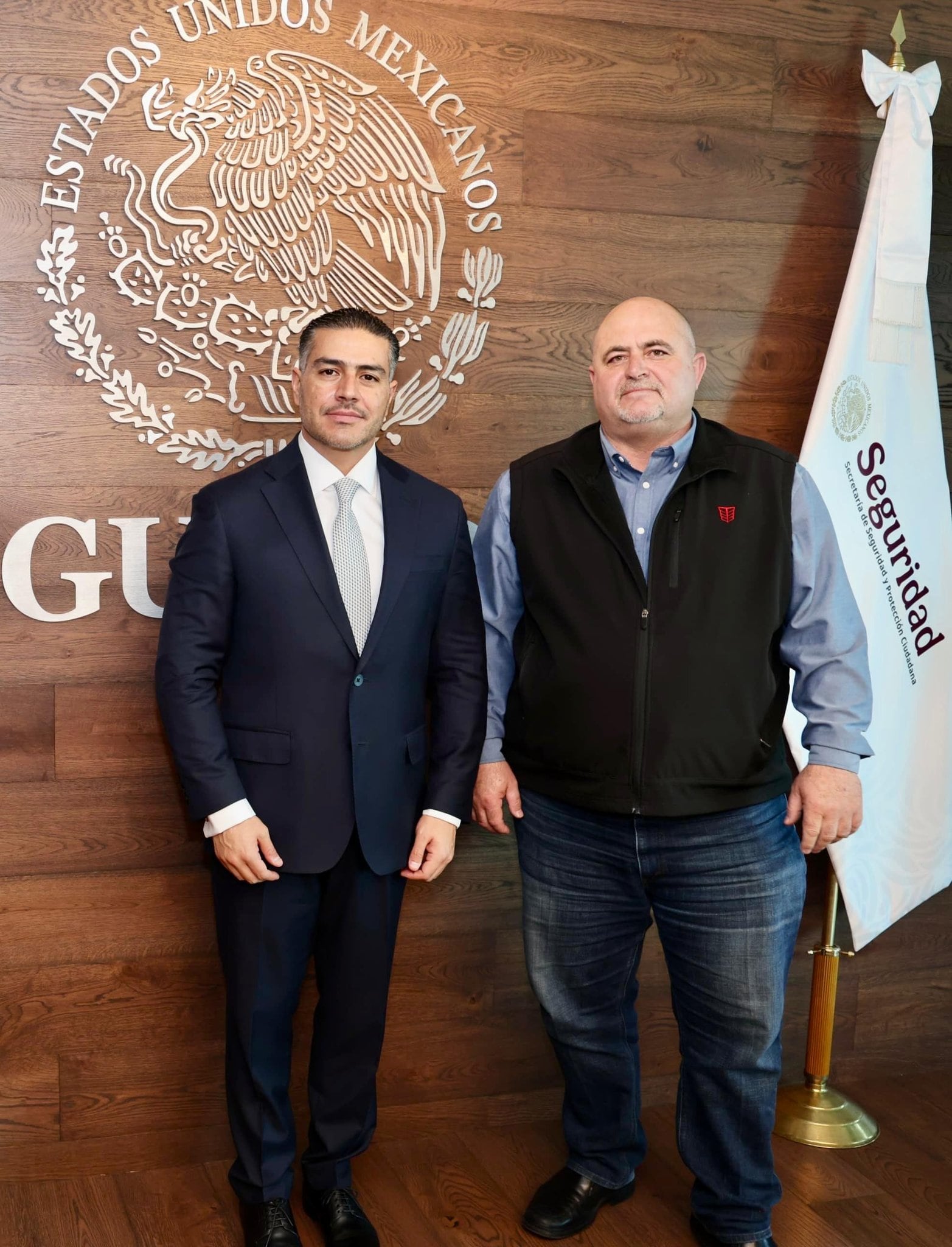 Julián LeBarón y Omar García Harfuch se reúnen para hablar sobre amenazas