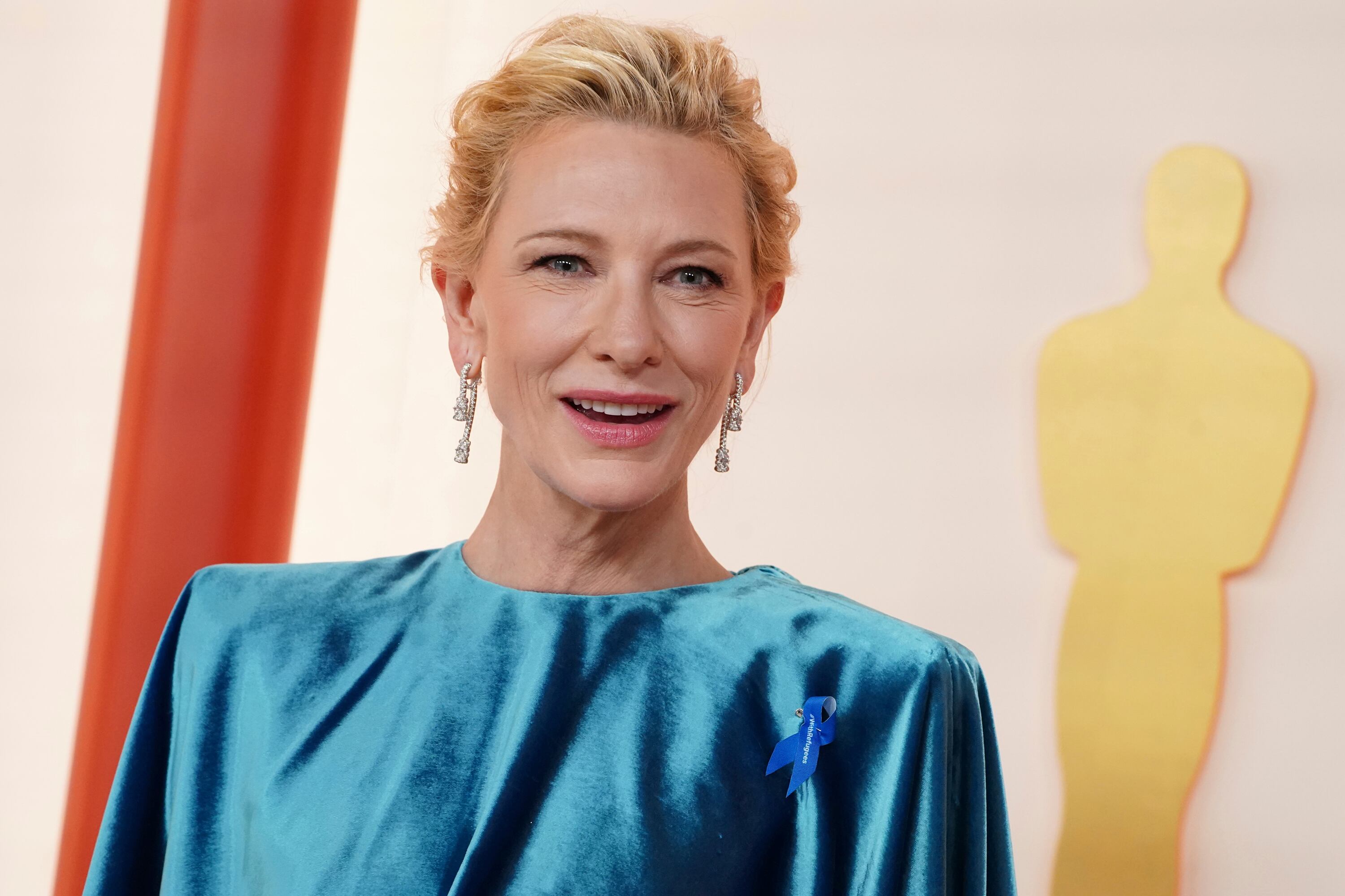 Cate Blanchett con moño azul