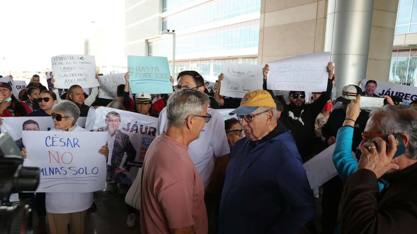 Panistas respaldan a César Jáuregui afuera del Tribunal y aumenta tensión interna dentro del PAN