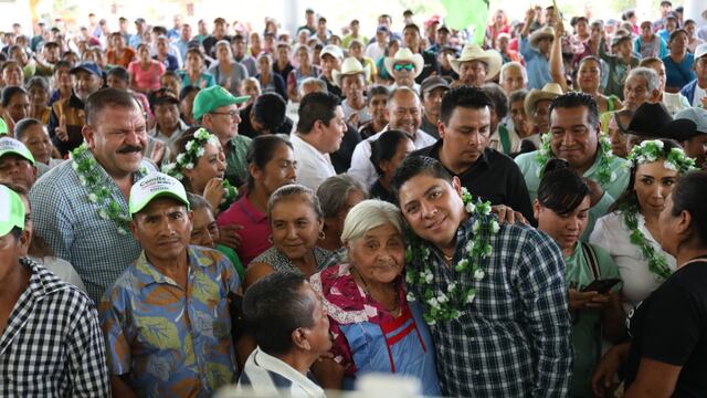 Ricardo Gallardo inaugura el camino La Providencia