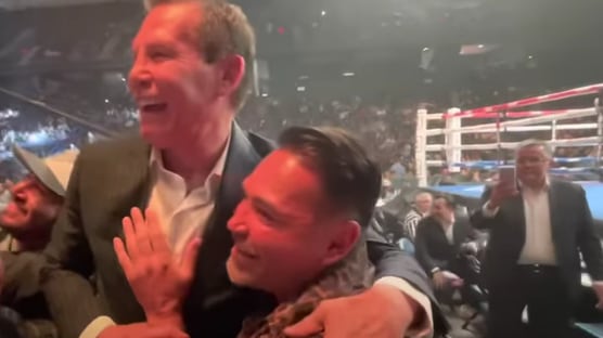 Julio César Chávez y Óscar de la Hoya se reencuentran en emotivo momento