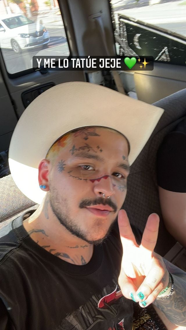 Christian Nodal con nuevo tatuaje