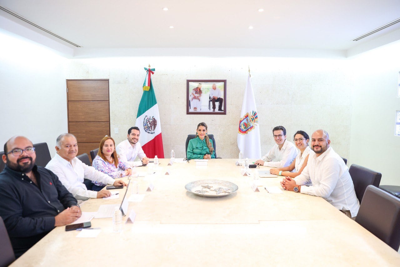 Evelyn Salgado firma acuerdo entre Guerrero y Airbnb