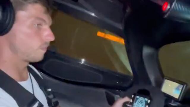 Max Verstappen conduciendo