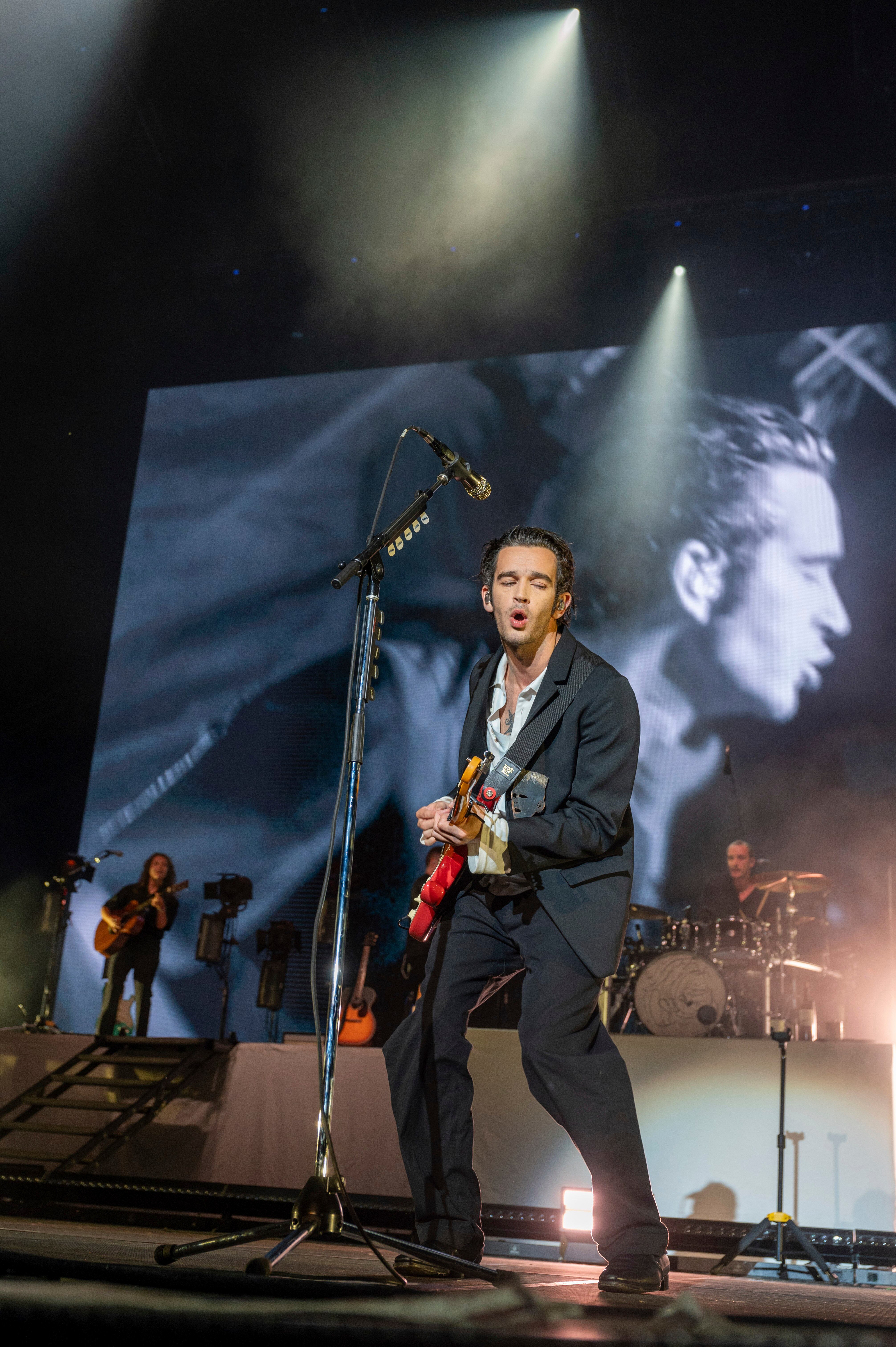 Matty Healy anuncia descanso indefinido de su banda, The 1975