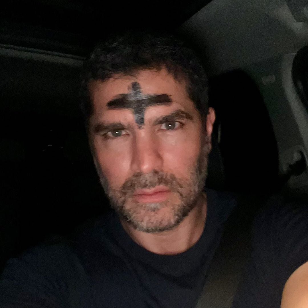 Se burlan de Eduardo Verástegui por su crucezota de ceniza en la frente