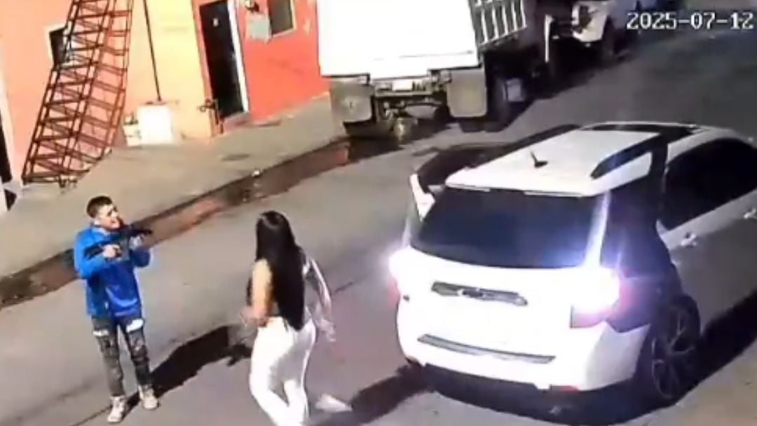 Fiscalía de Jalisco inicia investigación por video de feminicidio donde Carla fue asesinada por su ex novio con un fusil AR-15