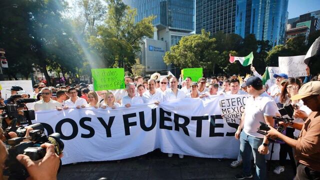 La manifestación fue encabezada por la familia LeBarón