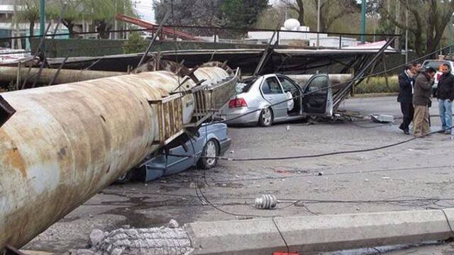 Caída de espectacular en Metepec.