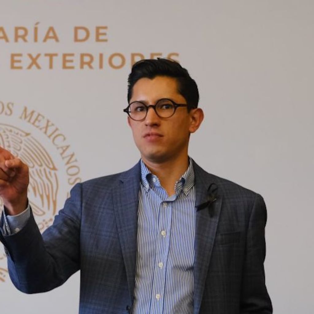 Roberto Velasco anticipa cambios en la SRE tras asumir como titular