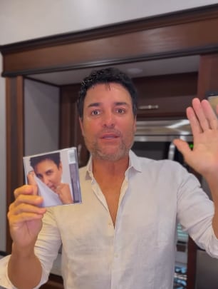 Chayanne también sacó su nuevo disco en físico.