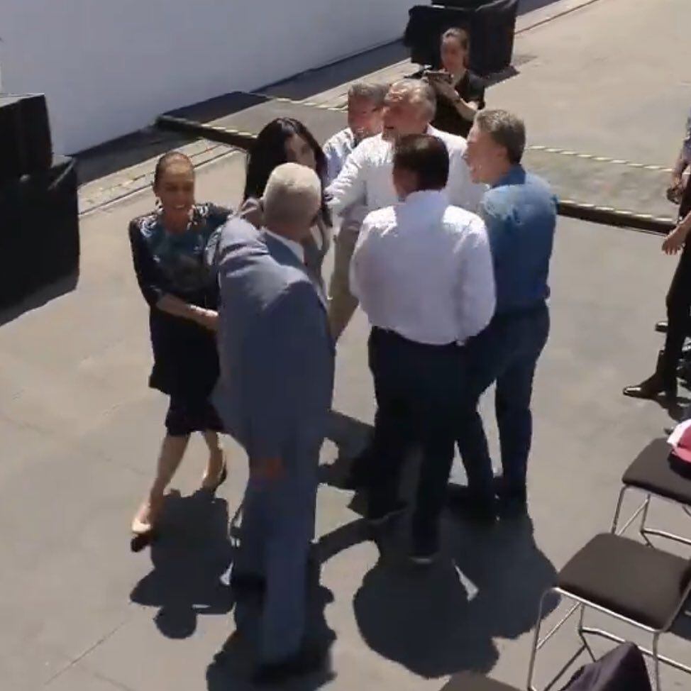 Manuel Velasco y Adán Augusto López piden disculpas a Claudia Sheinbaum por este incómodo momento en el Zócalo CDMX