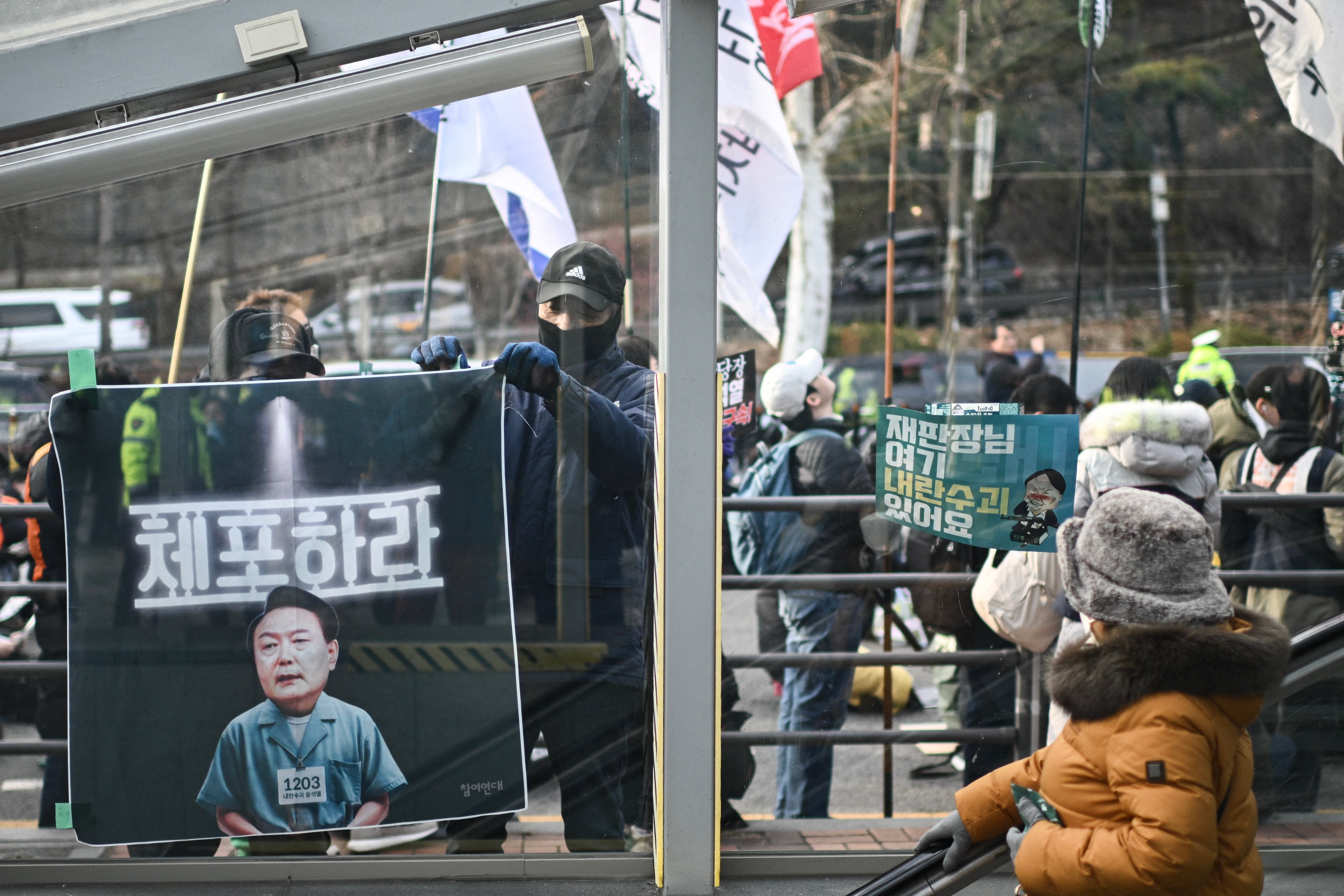 Se manifiestan en Corea del sur contra el presidente Yoon Suk Yeol tras su fallido arresto en Seúl
