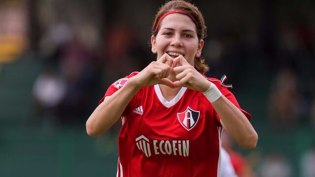 Alicia Cervantes celebra uno de sus nueve tantos.