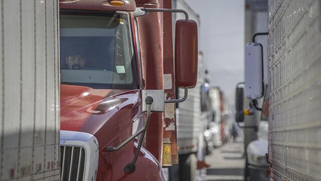 Inspecciones a transporte de carga causan pérdidas millonarias en cruce de México y Estados Unidos