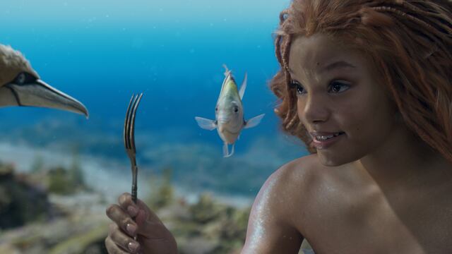 Scuttle(Awkwafina), Flounder (Jacob Tremblay) y Halle Bailey como Ariel en el live-action de La Sirenita